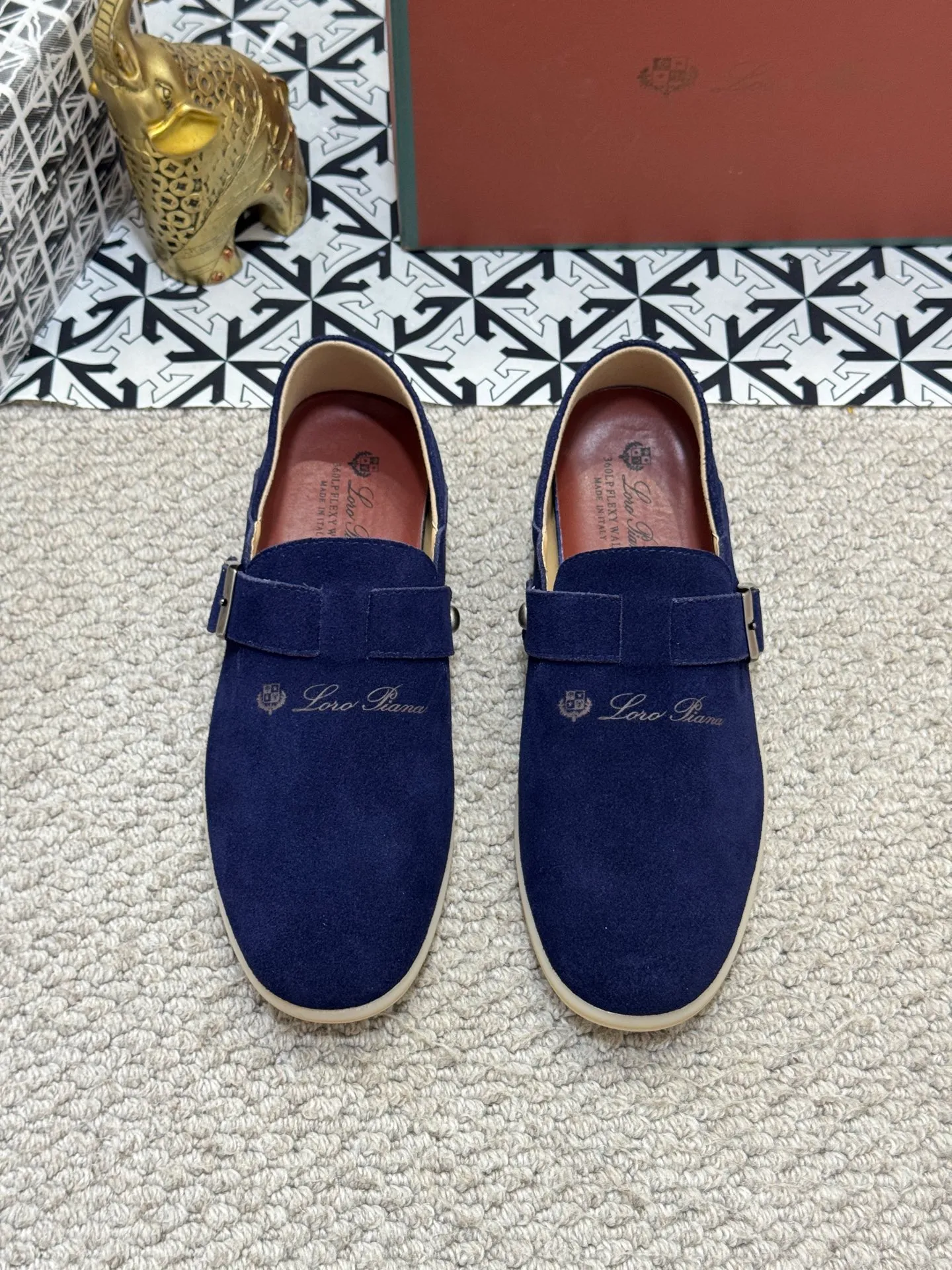Men's men's shoes 💰420 [New style] 🍓🍓Loro Piana - LP's new moccasin shoes are made of water-repellent treated suede uppers with rubber soles, a classic. The complex craftsmanship and meticulous structure make the shoes light and soft, allowing you to walk comfortably and freely. Perfect for wearing at the beach or out in the water during the summer. Size: 38-44 (45 customized